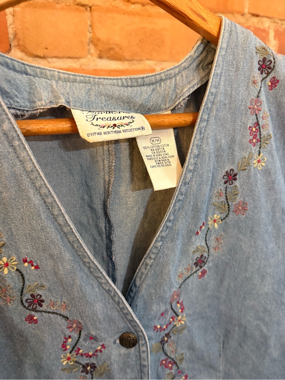 Northern Treasures Floral Embroidered Denim Vest Women’s M - Picture 2 of 7